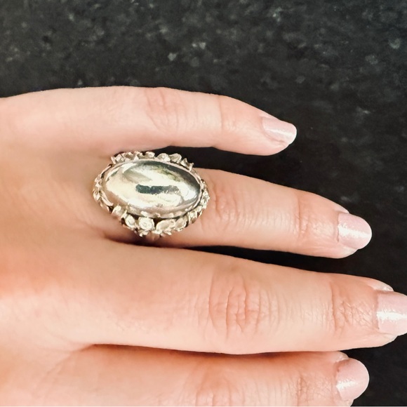 Elegant Silver Floral Ring